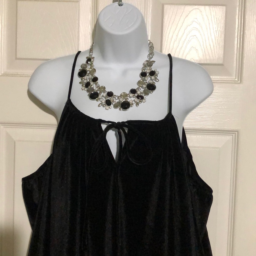 Brand new! Laundry by Shelli Segal velvet top